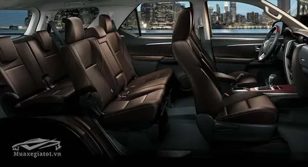 Nội thất xe Fortuner cũ máy dầu trả góp bản cao cấp