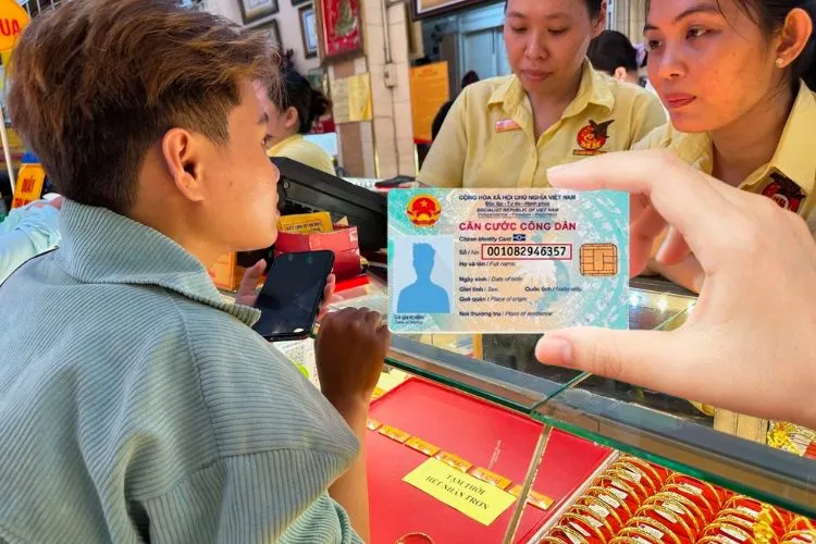 CCCD còn hiệu lực là giấy tờ bắt buộc khi mua vàng trả góp