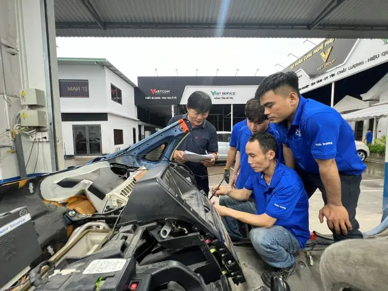 Kỹ thuật sửa chữa từ cơ bản đến nâng cao cho xe điện
