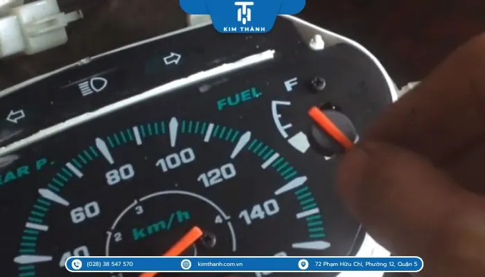 Nguyên nhân kim tốc độ xe máy không hoạt động do cảm biến hỏng, cáp đứt hoặc ECU lỗi