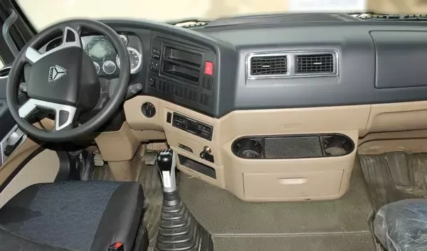 Nội thất cabin T5G được thiết kế theo phong cách tối giản nhưng đầy đủ tiện nghi