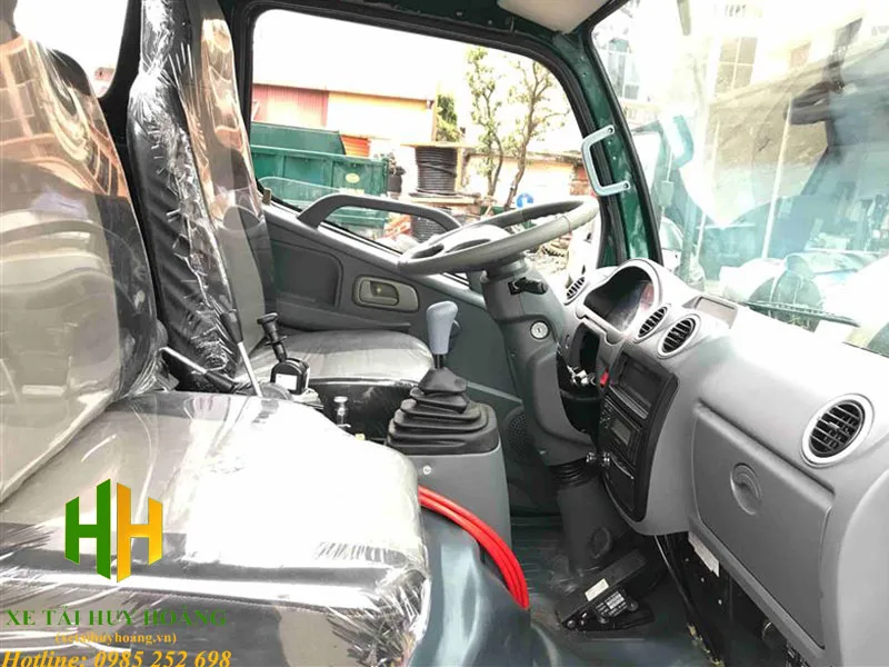 Nội thất cabin xe ben Hoa Mai 3 tấn với tông màu kem sang trọng