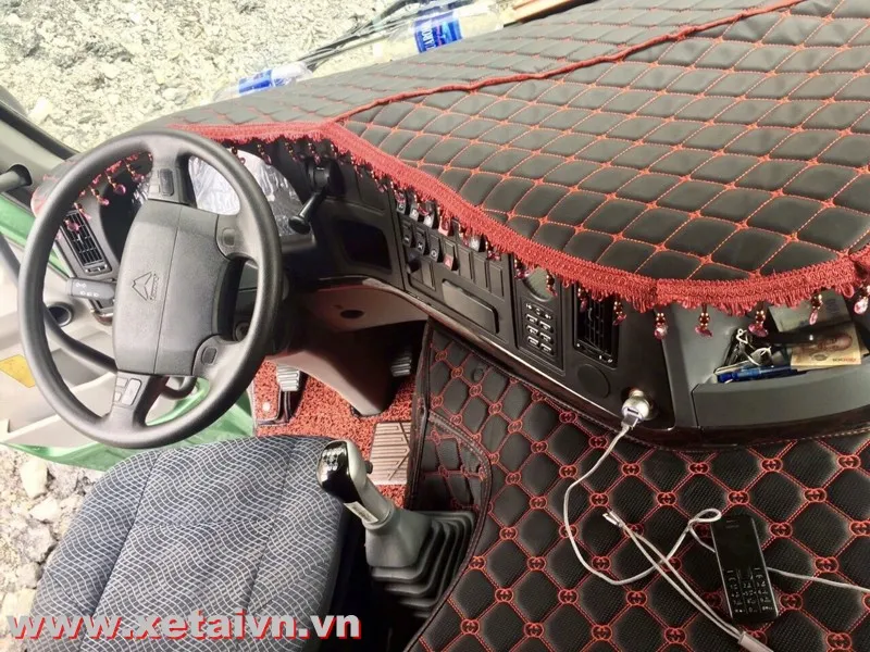 Nội thất hiện đại của xe ben Howo 3 chân mang lại sự thoải mái cho tài xế