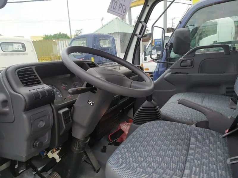 Nội thất cabin xe tải Isuzu QKR 270 sang trọng và hiện đại