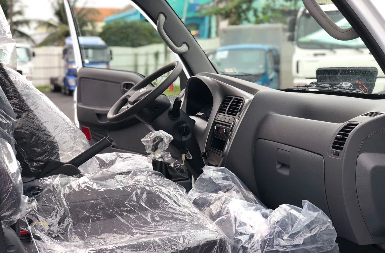 Cận cảnh bảng điều khiển trung tâm và vô lăng xe tải Kia