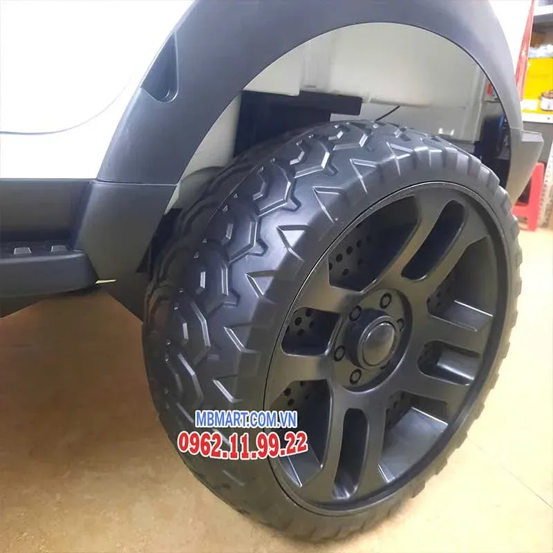 Các mẫu xe Ford F150 đa dạng màu sắc đang có mặt tại cửa hàng