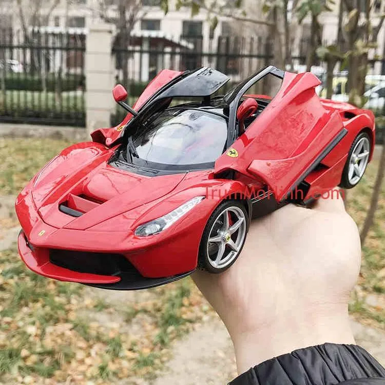 Xe mô hình Ferrari Laferrari Red Signature 1:18 Bburago