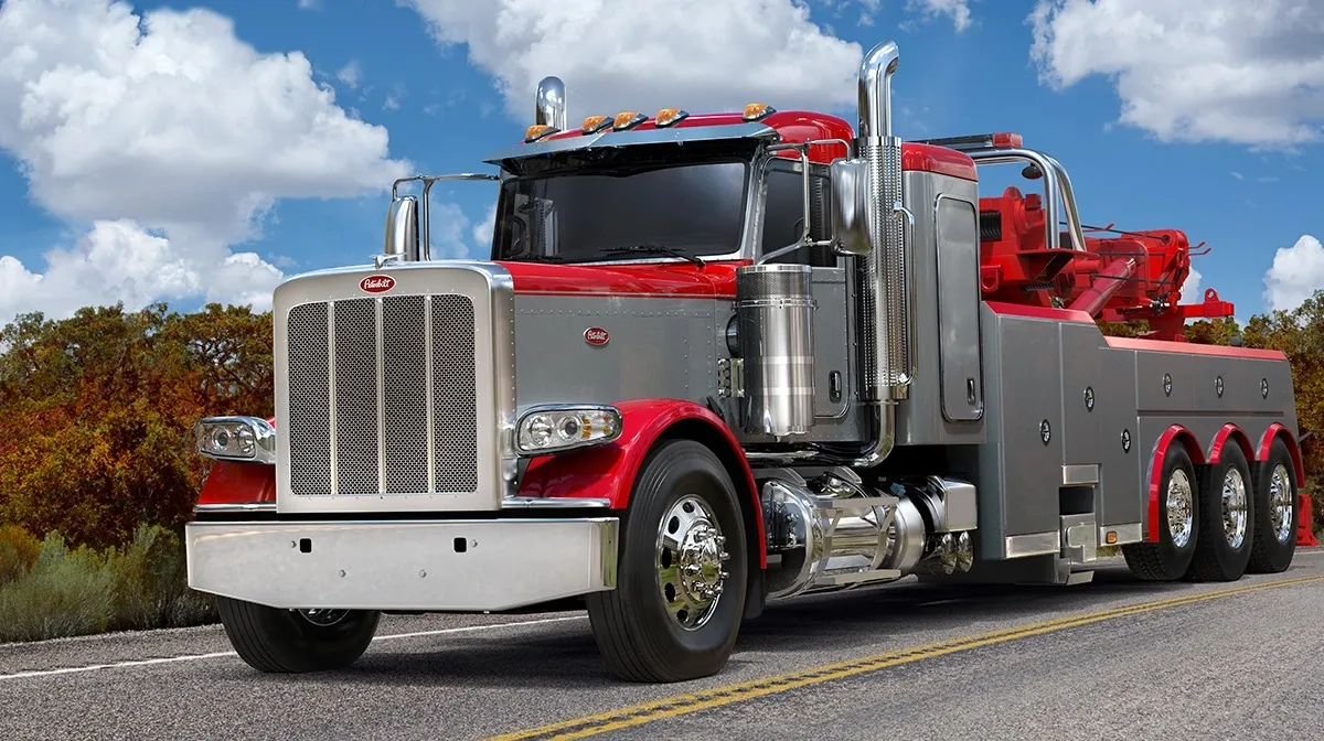 Xe đầu kéo cổ điển Peterbilt 389 với cabin nhôm