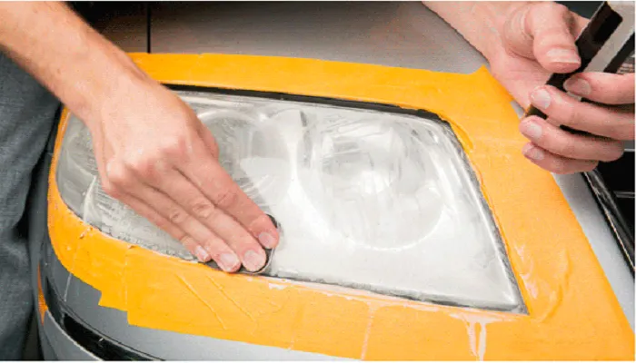 Quy trình vệ sinh bề mặt giúp làm mới đèn pha ô tô hiệu quả hơn