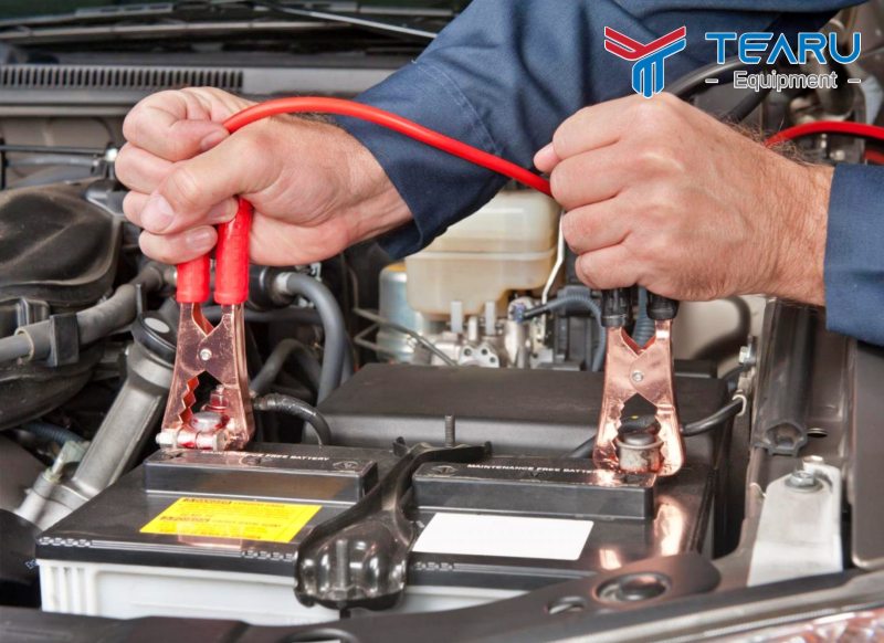 Xe Ô Tô Hết Bình Phải Làm Sao? Cẩm Nang Xử Lý Nhanh Và An Toàn