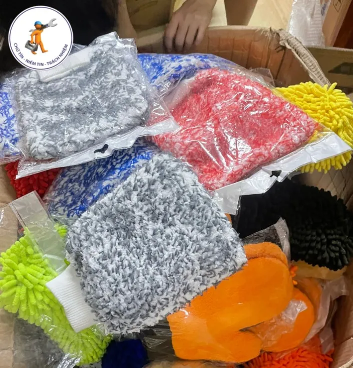 Cận cảnh cấu tạo sợi vải của găng tay rửa xe chuyên dụng hiện đại