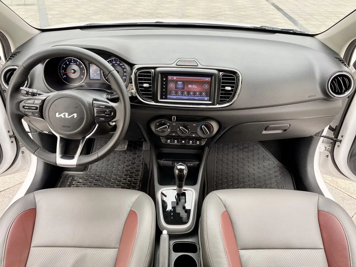 Tiện nghi nội thất Kia Soluto