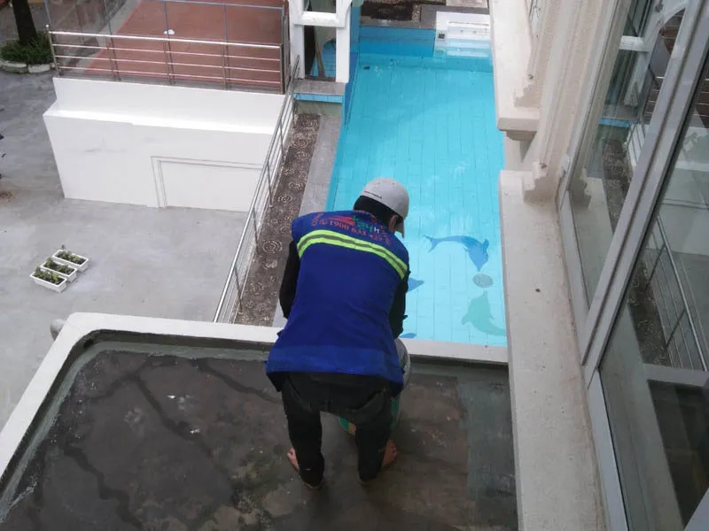 Sửa chữa và gia cố hệ thống mái che khu vực hồ bơi