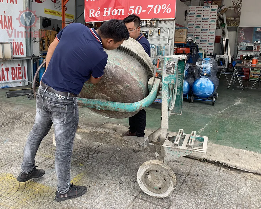 Hư hỏng ổ bi trục máy trộn bê tông do mài mòn và thiếu bôi trơn