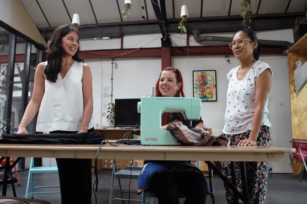 Nền tảng The Seam đóng vai trò là cầu nối giữa các xưởng may chuyên nghiệp và người dùng có nhu cầu sửa đồ hiệu