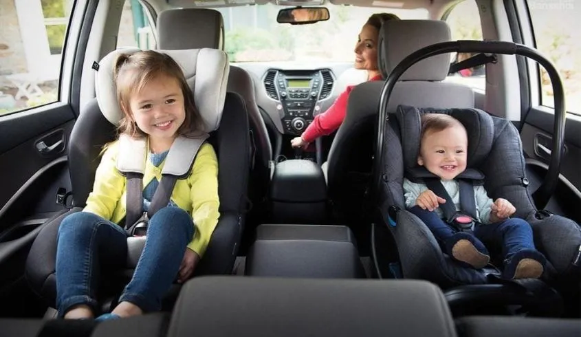 Tùy thuộc vào chiều cao của bé để lựa chọn loại ghế phù hợp