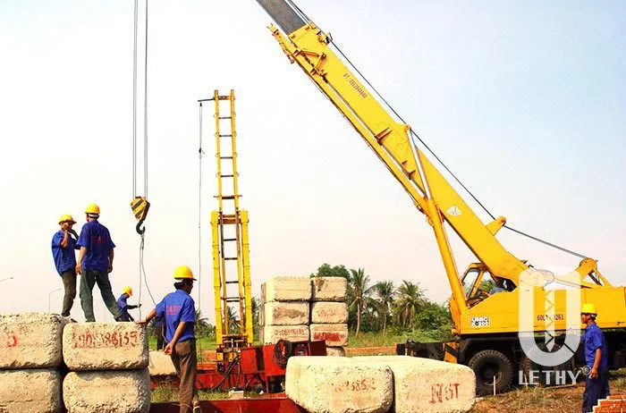 Giải thích chi tiết về phương pháp tính toán hệ số vượt tải và tải trọng tiêu chuẩn trong kỹ thuật