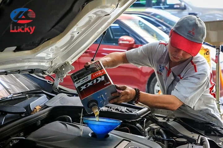 thay-dau-o-to-het-bao-nhieu-tien-2