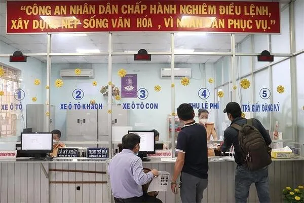 Thủ tục sang tên ô tô khác tỉnh cơ bản hoàn thành sau khi nộp hồ sơ cho cơ quan có thẩm quyền