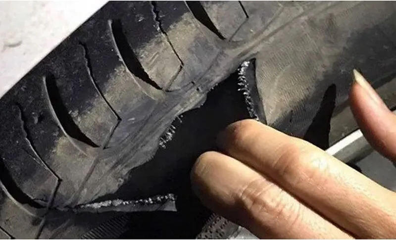 Dịch vụ vá lốp lưu động giúp các bác tài nhanh chóng quay lại hành trình của mình