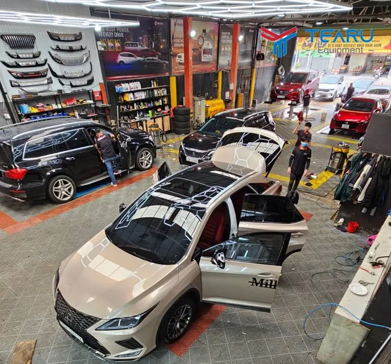 Hệ thống máy móc hiện đại được trang bị tại trung tâm chăm sóc xe CarCare Pro