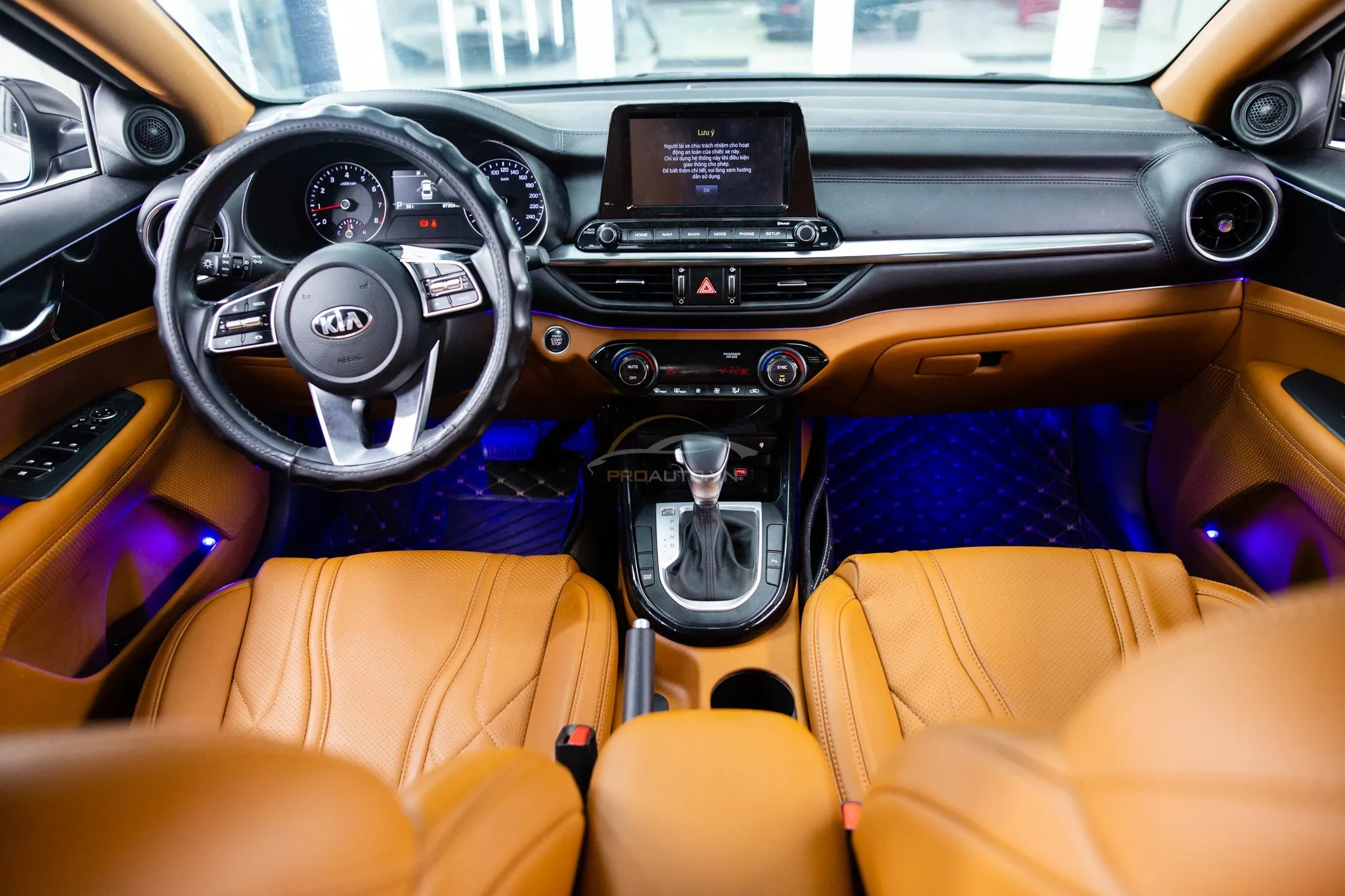 Nội thất ô tô sau khi được nâng cấp cần được chăm sóc đúng cách để duy trì vẻ đẹp bền lâu theo thời gian