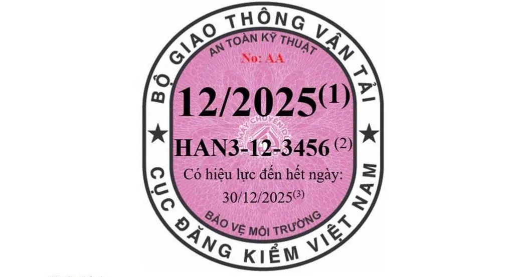 Tem kiểm định màu tím hồng dùng cho xe máy. Ảnh: Bộ GTVT.