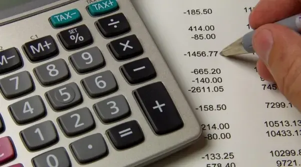 Bạn sẽ phải chịu khoản phí phạt nếu tất toán trước hạn hợp đồng