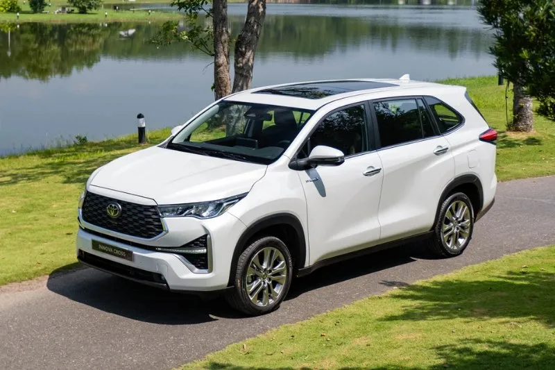 Toyota Innova Cross - MPV đa dụng