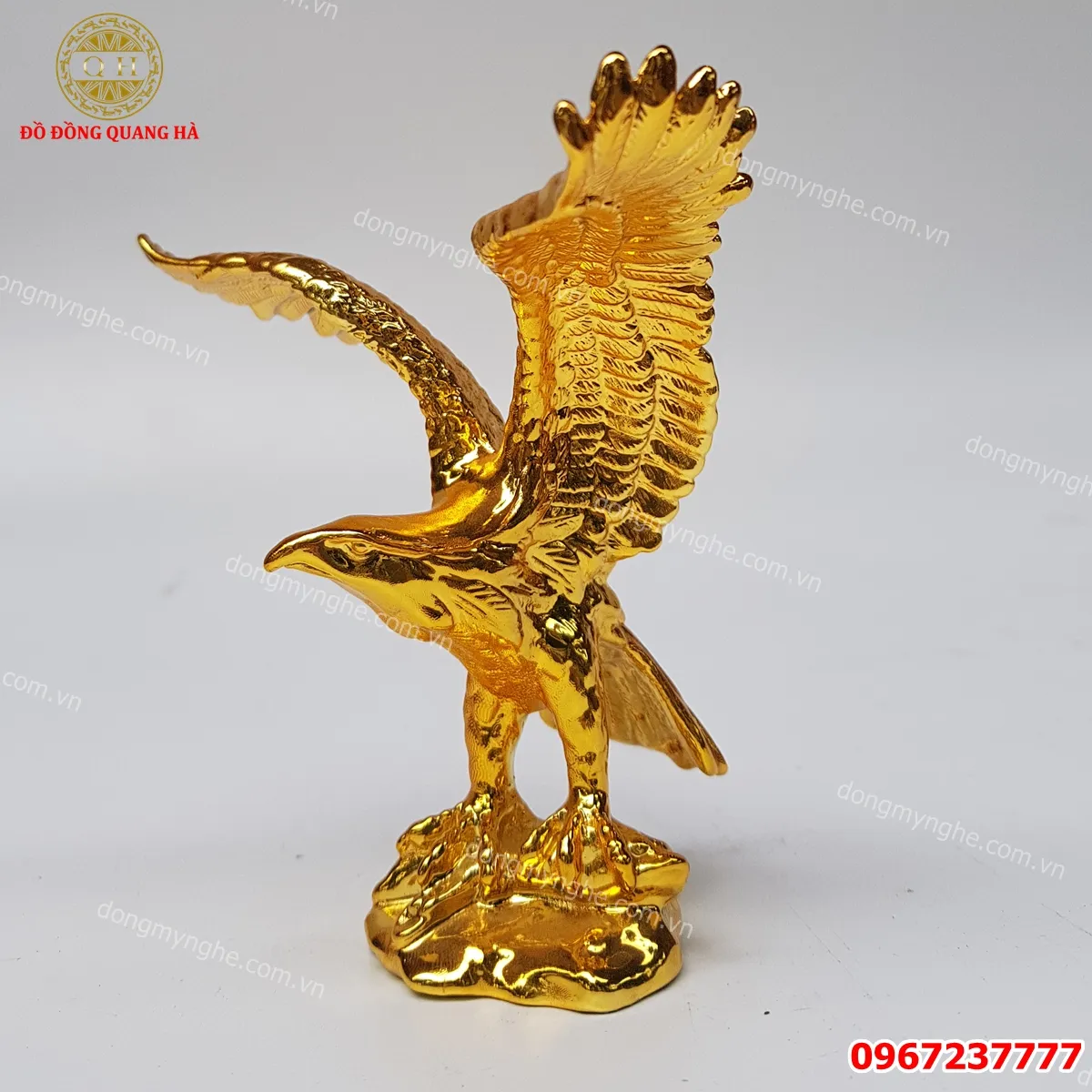 Tượng đại bàng bằng đồng với thiết kế uy nghi giúp mang lại quyền uy và thành công cho chủ xe