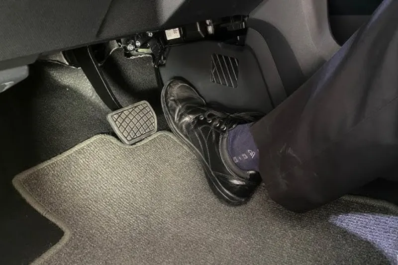 Tư thế ngồi đúng và chọn giày phù hợp