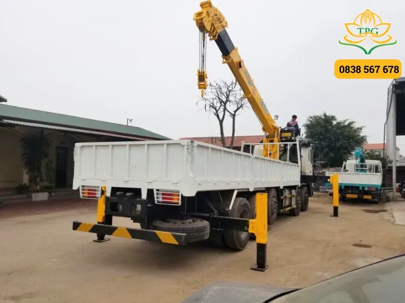 Ứng dụng xe cẩu tự hành 10 tấn trong công trình xây dựng
