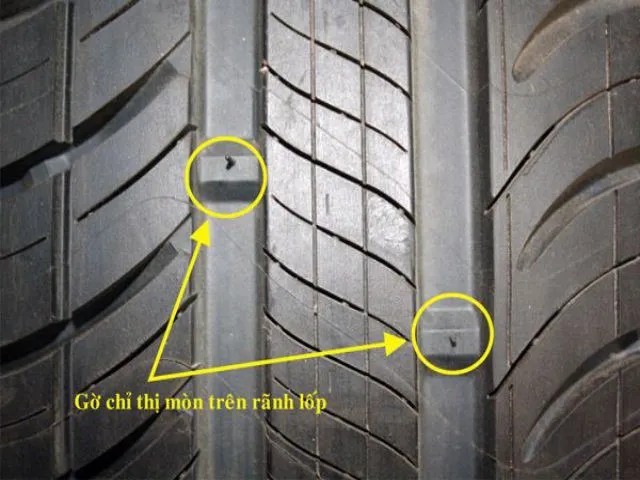 Vạch chỉ thị độ mòn nằm trong rãnh lốp giúp nhận biết thời điểm thay thế