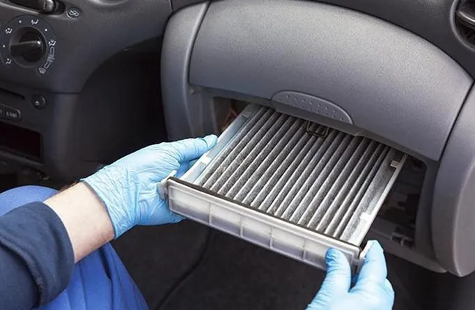 Vệ sinh dàn lạnh điều hòa ô tô
