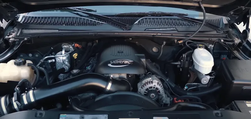 Kiểm tra kỹ lưỡng các chi tiết sau khi hoàn thành việc vệ sinh khoang máy ô tô chuyên sâu