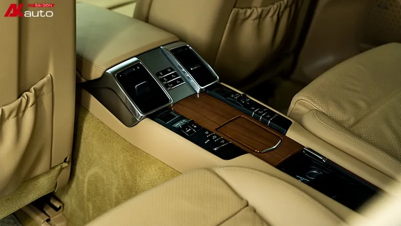 Việc bảo dưỡng giúp các chi tiết nội thất bằng da mềm mại và sáng bóng hơn