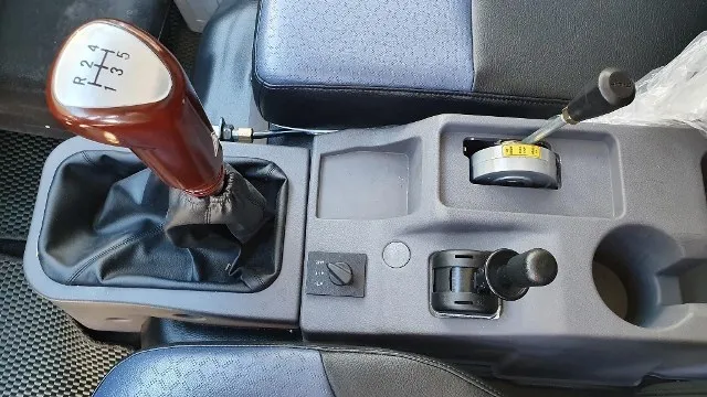 Ghế ngồi bọc da cao cấp trên dòng xe ben Forland