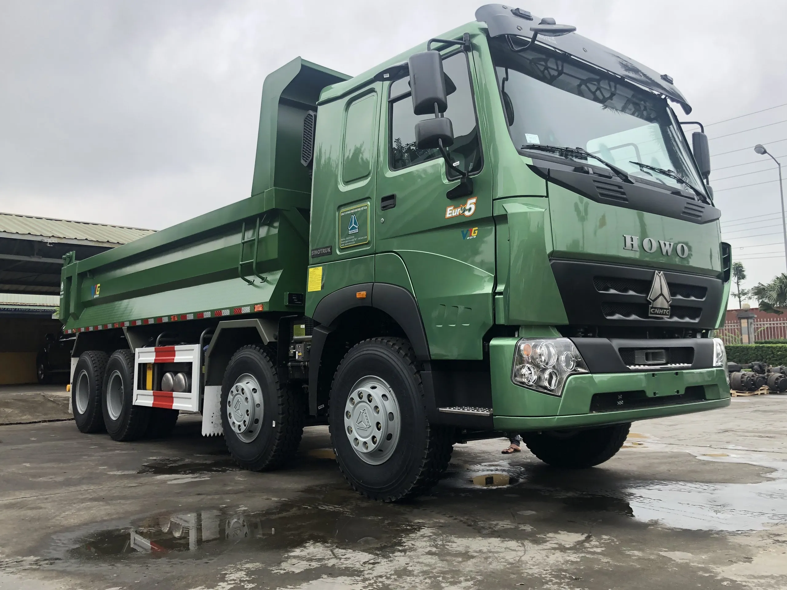 Mẫu xe ben 4 chân thùng vuông chuyên dùng cho san lấp mặt bằng và chở khoáng sản