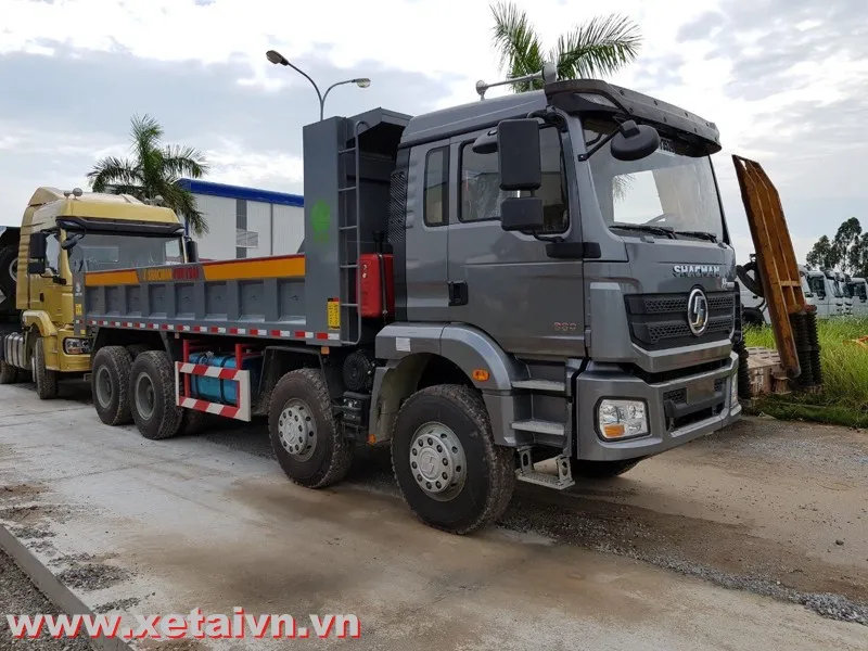 Xe ben Shacman 4 chân phiên bản thùng vuông chuyên trị đá hộc
