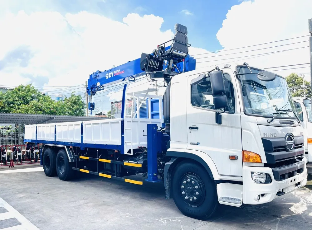 Kiểm tra xe Hino FM gắn cẩu Dongyang 8 tấn