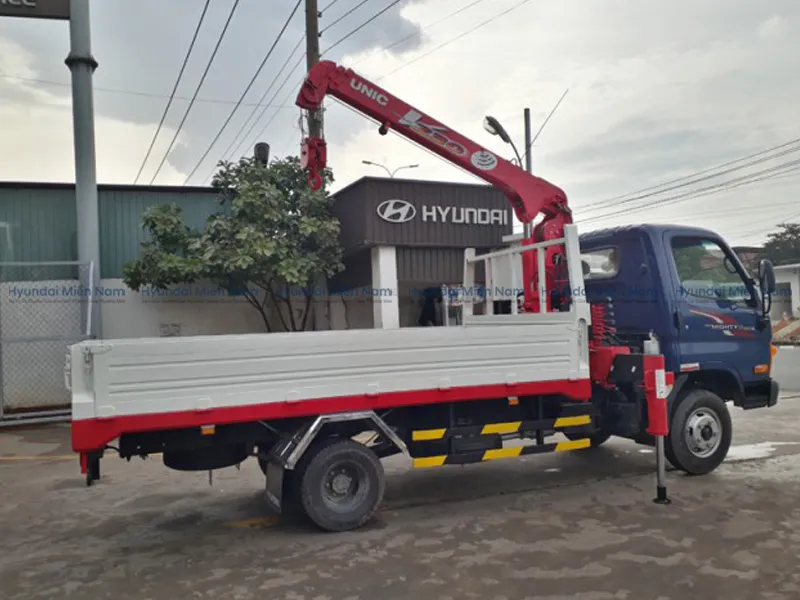 Góc nhìn từ phía sau xe cẩu 2 tấn rưỡi Hyundai N250SL