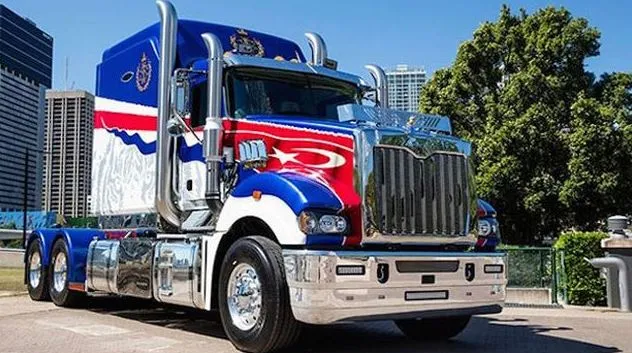 Cấu tạo xe đầu kéo kéo container 40 feet lưu thông trên đường cao tốc