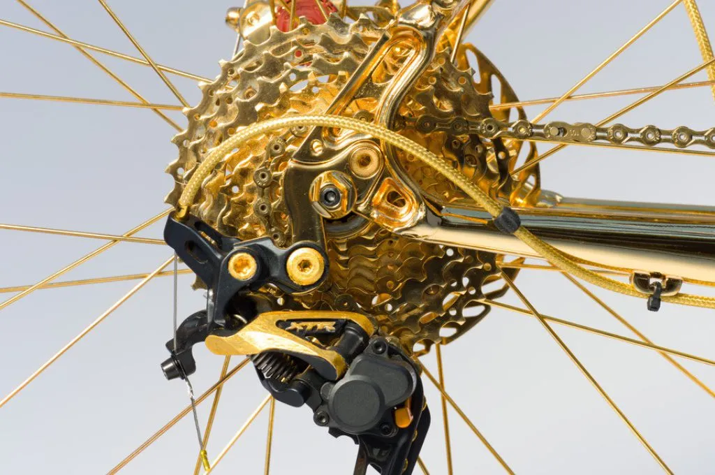 Xe đạp 24K Gold Extreme Mountain Bike với bộ truyền động cũng được mạ vàng