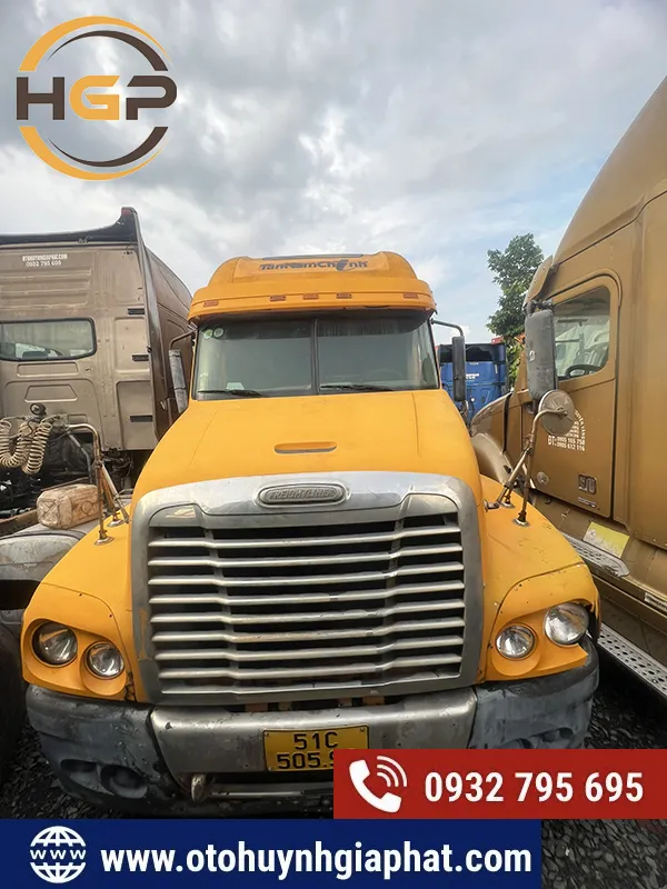 Xe đầu kéo Freightliner 2004 màu cam máy Detroit 12.7L
