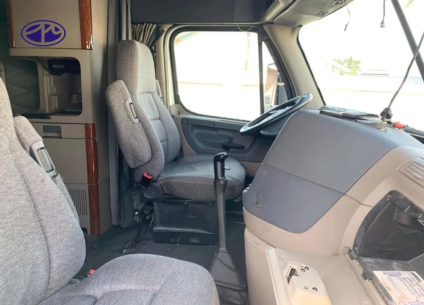 Ứng dụng thực tế của xe đầu kéo mỹ freightliner trong vận tải đa phương thức