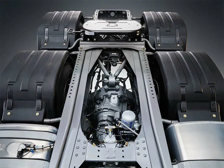 Khung sắt xi song song lồng 2 lớp của xe đầu kéo Howo Sitrak