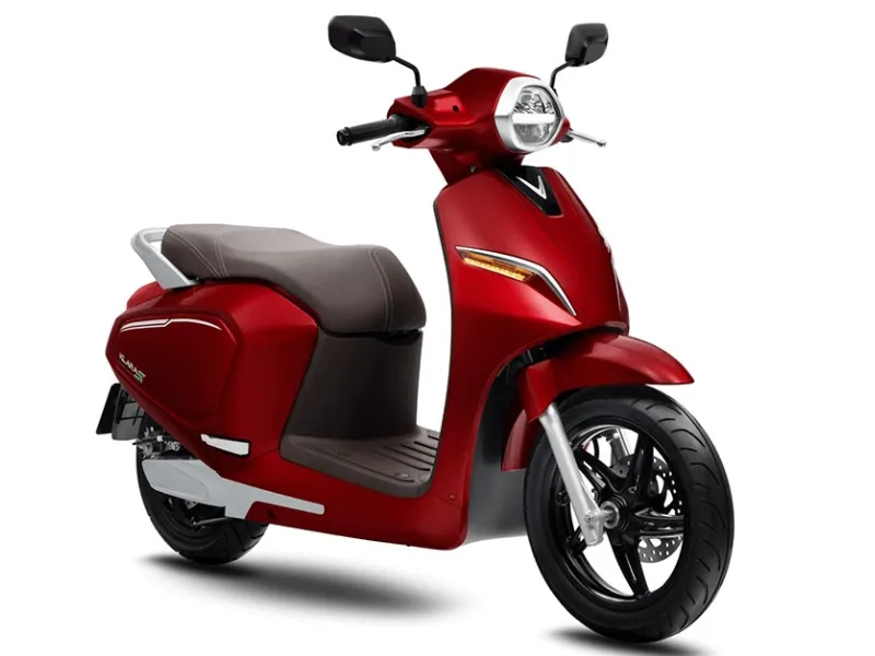 Vinfast Klara S2 là mẫu xe điện đẹp cho nữ toát lên vẻ thanh lịch, đương đại với những đường cong mềm mại và chi tiết tỉ mỉ