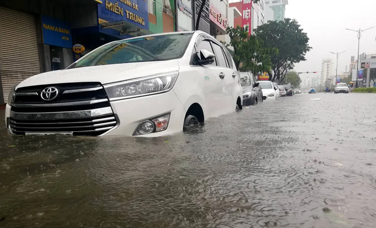 Cảnh báo những hậu quả nghiêm trọng khi xe ô tô bị ngập nước sâu