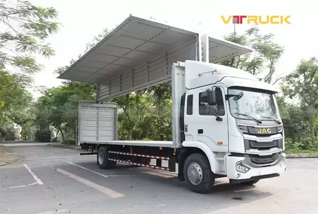 Mẫu xe tải JAC thùng cánh dơi 9m7 hiện đại nhất 2026