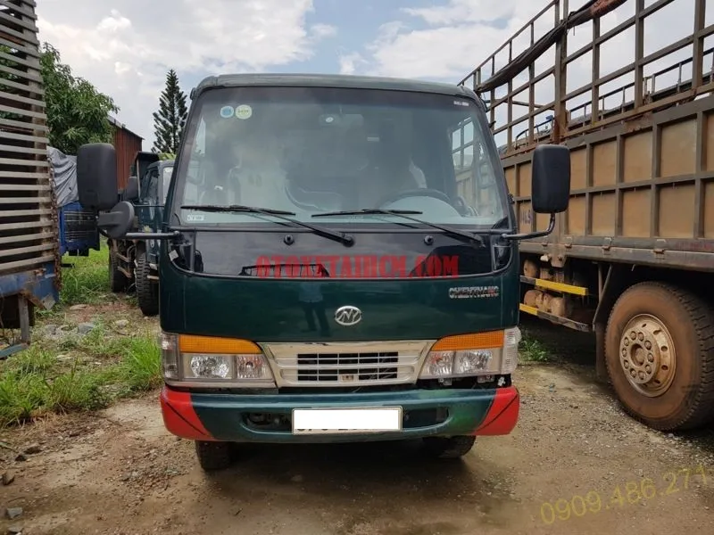 Xe ben 3.5 tấn cũ Chiến Thắng màu xanh tại bãi xe thanh lý ngân hàng